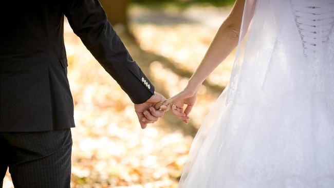 Kenapa Pria Memilih Menikahi Wanita yang Lebih Tua?