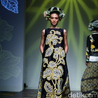 Koleksi Denny Wirawan mengangkat tema Wanderlust, Dancing in the Sun di IPMI Trend Show 2017. The Hall Lt. 8, Senayan City. Jakarta. [Foto: Mohammad Abduh/Wolipop]