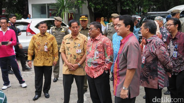 Pastikan Pelayanan Baik, Sumarsono Tinjau Puskesmas Duren Sawit