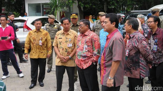 Datangi Kantor Camat Duren Sawit, Sumarsono: Kok Sepi?