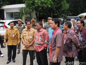 Pastikan Pelayanan Baik, Sumarsono Tinjau Puskesmas Duren Sawit