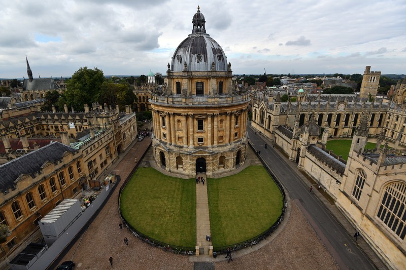 Oxford University sukses dinobatkan sebagai universitas paling top di dunia menurut Times Higher Education (THE).