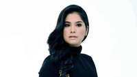 Wanita berusia 35 tahun itu tak terlihat canggung saat berpose di depan kamera. Pool/Noel/detikFoto.