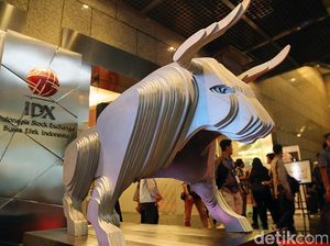 Menguat 140%, Saham Smartfren Dipelototi BEI