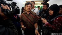Albert menjelaskan bahwa keputusan ini adalah murni sebagai sikap pribadinya.