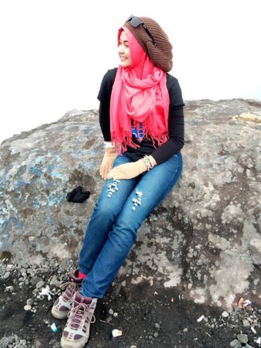 Foto: Hijab Ala Iin Irjayanti, Pilot Indonesia yang Populer di Instagram