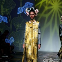 Koleksi Denny Wirawan mengangkat tema Wanderlust, Dancing in the Sun di IPMI Trend Show 2017. The Hall Lt. 8, Senayan City. Jakarta. [Foto: Mohammad Abduh/Wolipop]