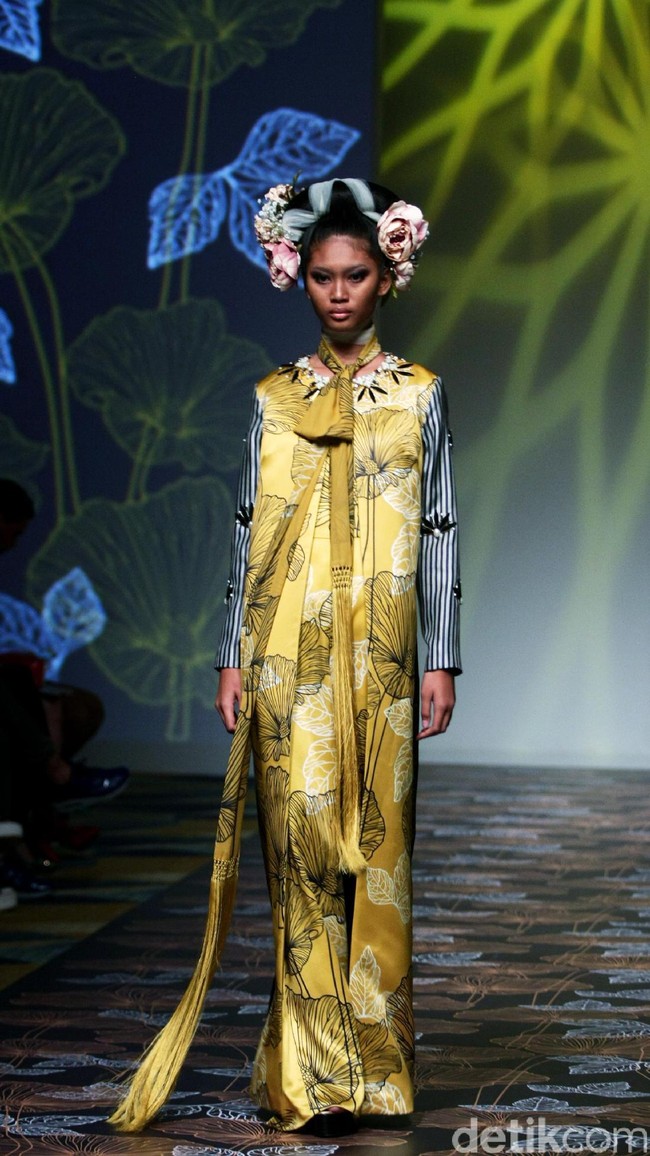 Koleksi Denny Wirawan mengangkat tema Wanderlust, Dancing in the Sun di IPMI Trend Show 2017. The Hall Lt. 8, Senayan City. Jakarta. [Foto: Mohammad Abduh/Wolipop]
