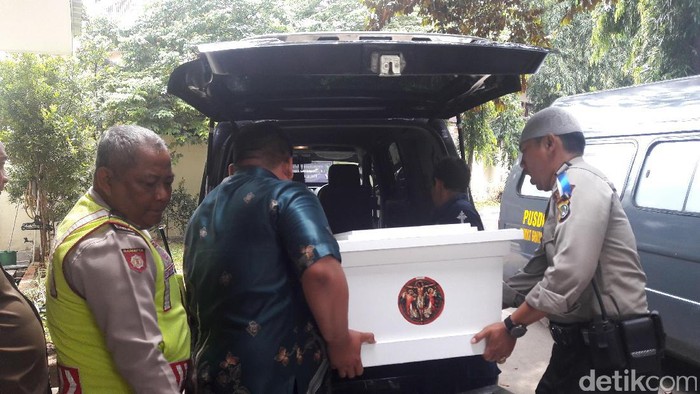 Jenazah Perampok Pulomas Ramlan Butarbutar Dibawa ke TPU Depok