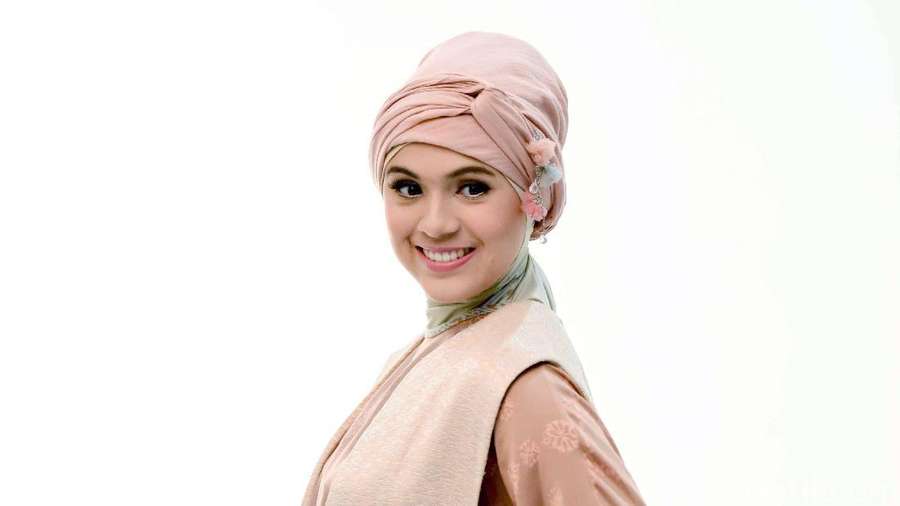  Model Hijab Dewi Sandra Di Iklan Wardah Hijaberduit