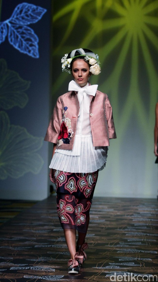 Koleksi Denny Wirawan mengangkat tema Wanderlust, Dancing in the Sun di IPMI Trend Show 2017. The Hall Lt. 8, Senayan City. Jakarta. [Foto: Mohammad Abduh/Wolipop]