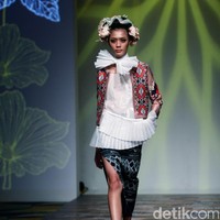 Koleksi Denny Wirawan mengangkat tema Wanderlust, Dancing in the Sun di IPMI Trend Show 2017. The Hall Lt. 8, Senayan City. Jakarta. [Foto: Mohammad Abduh/Wolipop]