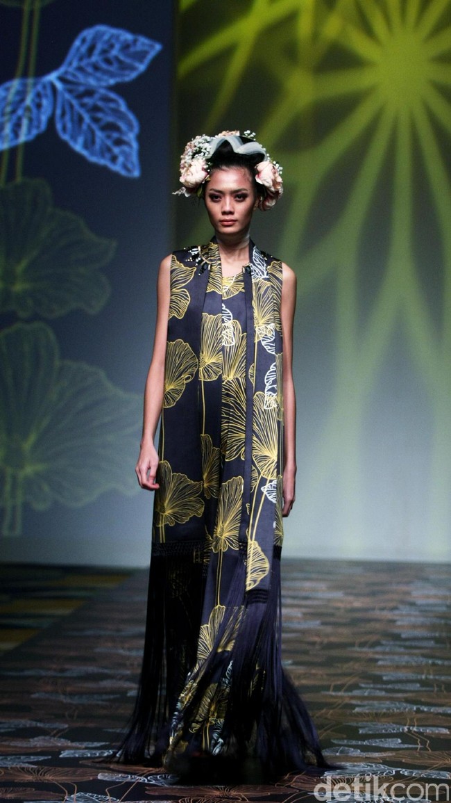 Koleksi Denny Wirawan mengangkat tema Wanderlust, Dancing in the Sun di IPMI Trend Show 2017. The Hall Lt. 8, Senayan City. Jakarta. [Foto: Mohammad Abduh/Wolipop]