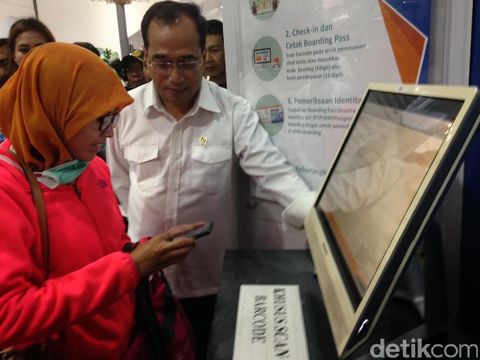 Menhub Sidak Kesiapan Transportasi Liburan Tahun Baru di Surabaya