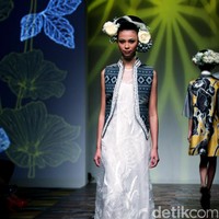 Koleksi Denny Wirawan mengangkat tema Wanderlust, Dancing in the Sun di IPMI Trend Show 2017. The Hall Lt. 8, Senayan City. Jakarta. [Foto: Mohammad Abduh/Wolipop]