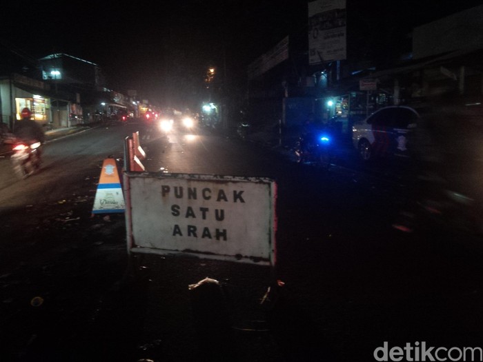 Warga Puncak Bisa Lewat Saat Jalur Ditutup Jelang Tahun Baru
