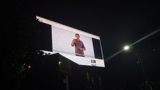 Agus Yudhoyono Nonton Film Tentang Penggusuran Bersama Warga