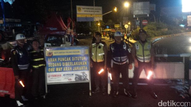 Malam Tahun Baru, Jalan Utama Puncak Sudah Ditutup