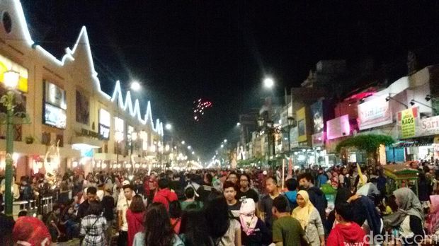 Suasana wisata malam di Malioboro, Yogyakarta (Edzan Raharjo/detikTravel)