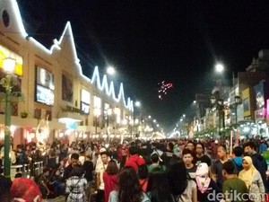 Jangan Buru-buru Tidur, Ayo Kita Wisata Malam!