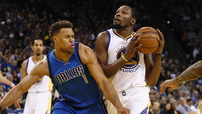 Triple-double Durant Antar Warriors Kalahkan Mavs