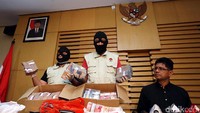 Uang yang disita KPK dari Bupati Klaten ini berasal dari banyak orang.
