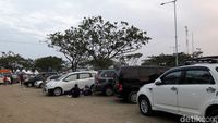 Ancol Sesak Jelang Tahun Baru, Parkir Motor Saja Susah