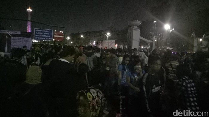 Begini Penuhnya Monas Saat Malam Tahun Baru