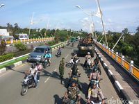 Pejabat-pejabat di Banda Aceh Keliling Kota Naik Panser