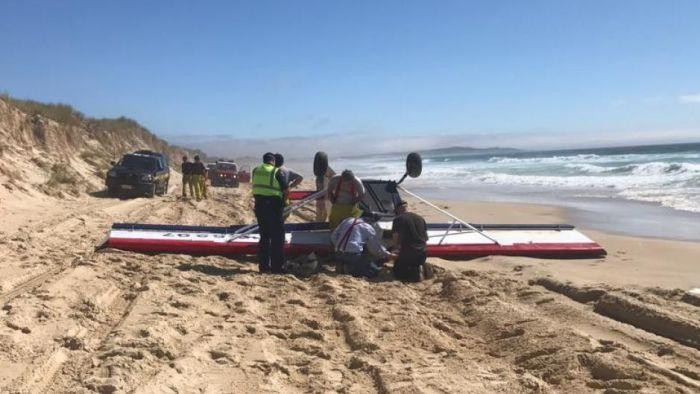Pilot Australia Ini Mendaratkan Pesawatnya di Pantai