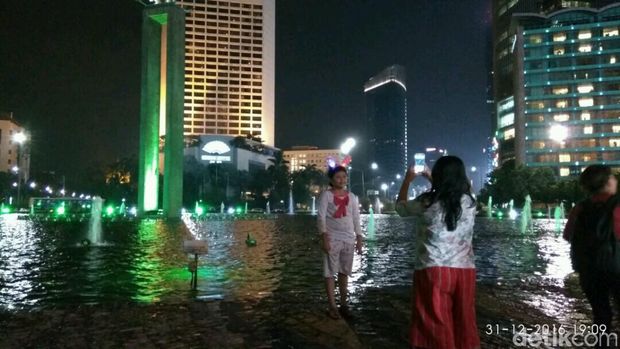Bundaran HI Mulai Ramai Didatangi Warga, Lalin Masih Lancar