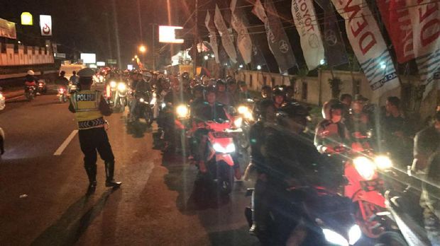Jelang Tahun Baru, Jalur Puncak Dipadati Ribuan Pemotor