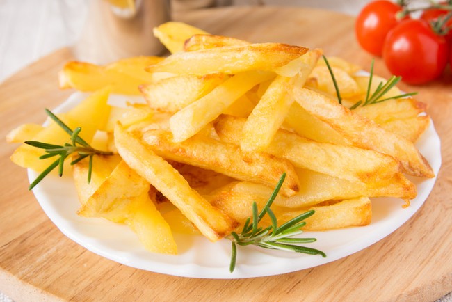 Poutine dan Cheezy Potato Bisa Jadi Pelengkap BBQ Malam Ini!