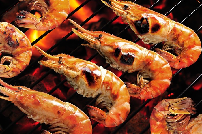 grilled prawns on the grill