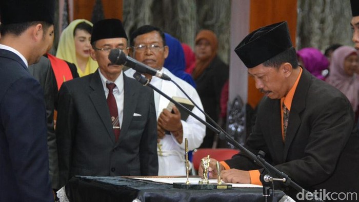 Bupati Emil Rotasi 584 Pejabat di Trenggalek