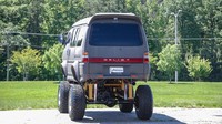 Dijamin, siapa pun yang melihat hasil modifikasi ini pasti setuju Mitsubishi Delica kelahiran 1991 ini begitu menakutkan layaknya sebuah monster.