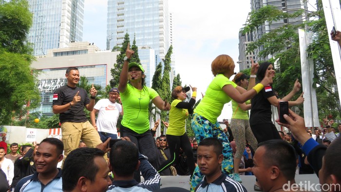Awali Kampanye, Agus Yudhoyono dan Istri Senam Bete di SCBD