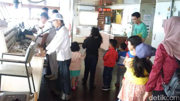Pesta Tahun Baru di Kapal Pelni, Bisa Selfie di Ruang Nahkoda
