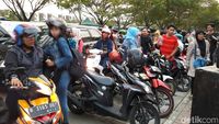 Ancol Sesak Jelang Tahun Baru, Parkir Motor Saja Susah