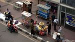 Jelang Pergantian Tahun, PKL Serbu Jalan MH Thamrin