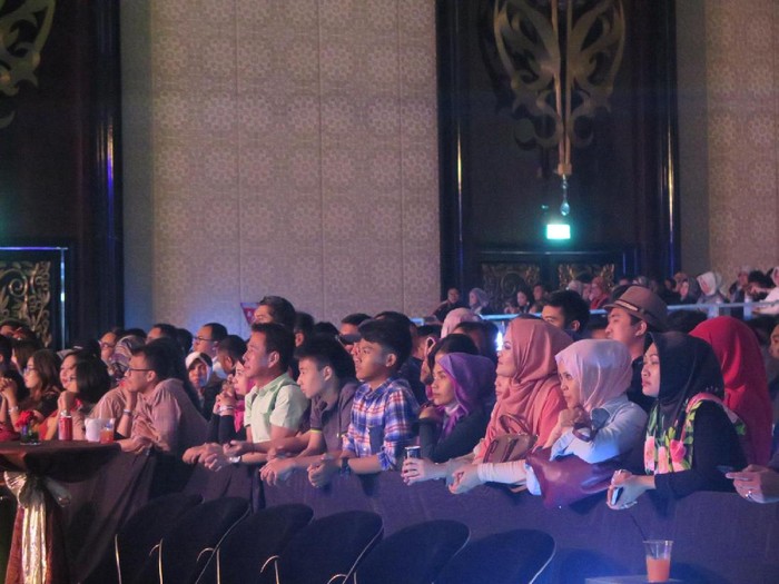 Suasana Jelang Tahun Baruan Bareng Incognito dan Kla Project, Ramai!