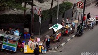 Para PKL akan bertahan hingga deti-detik malam pergantiaan akhir tahun nanti.