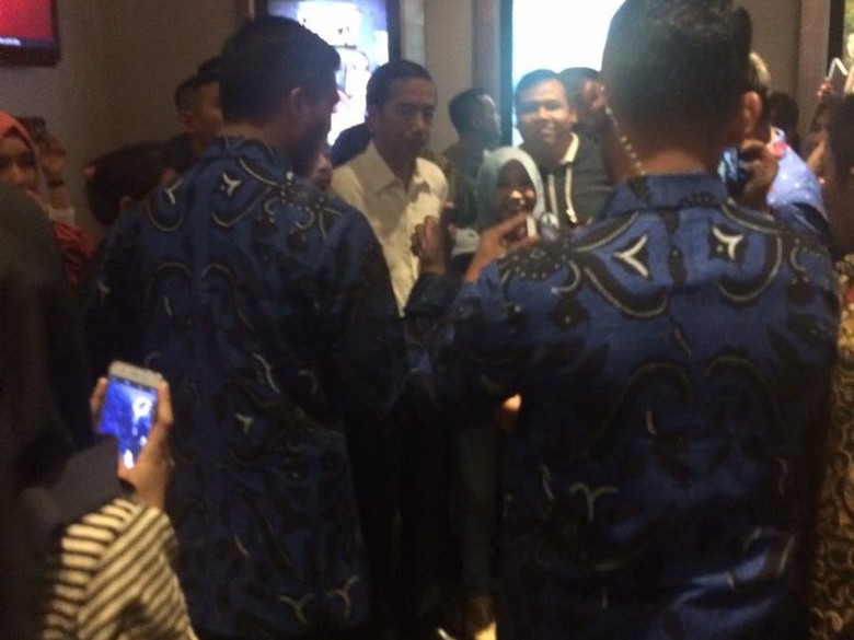 Jelang Tahun Baru, Jokowi Nonton Film di Botani Square Bogor Jelang Tahun Baru, Jokowi Nonton Film di Botani Square Bogor