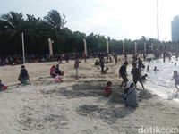 Masyarakat Mulai Padati Ancol Jelang Malam Tahun Baru