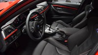 Selain itu paket tersebut juga termasuk sasis, suspensi, setelan kemudi serta knalpot sporty dan pelek 20 inchi. BMW M3 rasa Ferrari ini dilengkapi dengan rem keramik M dan tersedia perlengkapan aerodinamis M Performance termasuk bagian depan yang lebih berani dan cermin dari serat karbon.Foto: Carscoops