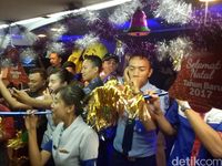 Menikmati 2 Kali Perayaan Tahun Baru di Selat Bali 