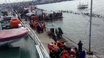Evakuasi Korban Kapal Zahro Express