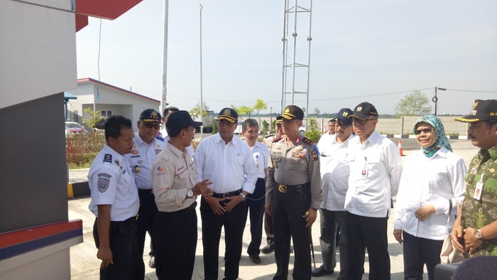 Tinjau Tol Brexit, Menhub Pastikan Arus Balik Libur Tahun Baru 2017 Lancar