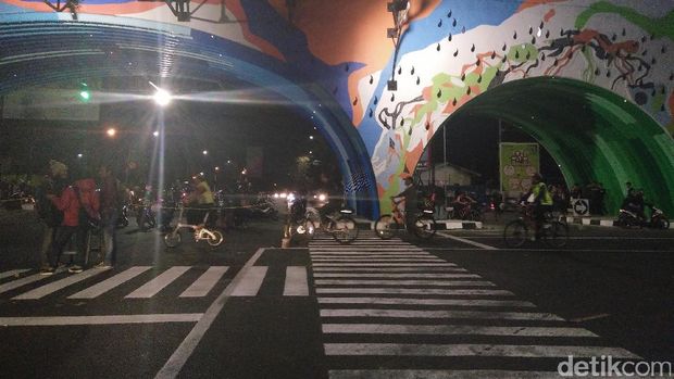 Ridwan Kamil Tahun Baru di Jembatan Antapani, Klakson Telolet Meraung