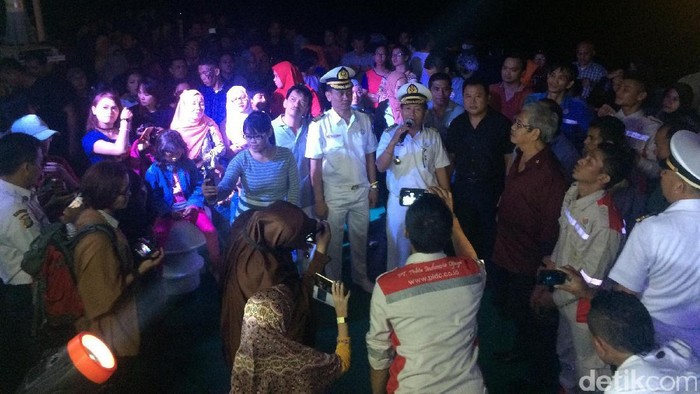 Video Serunya Perayaan Tahun Baru di Tengah Laut Kepulauan Seribu